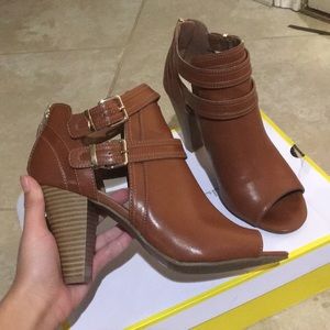 LIZ CLAIBORNE  heels.